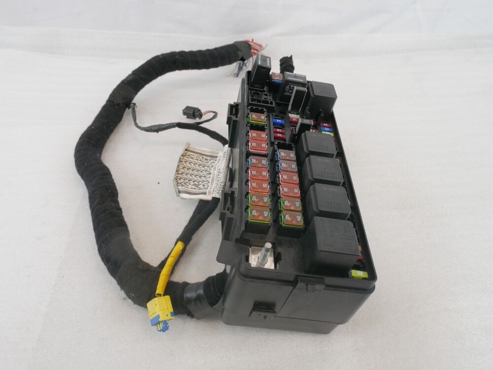 2014-2017 Maserati Ghibli S 3.0L V6 RWD OEM Rear Fuse Relay Box with Cover