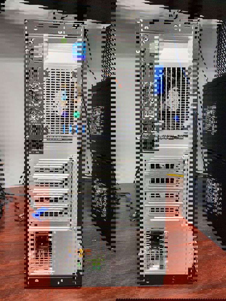 Dell Optiplex 3050 MT Business Desktop PC