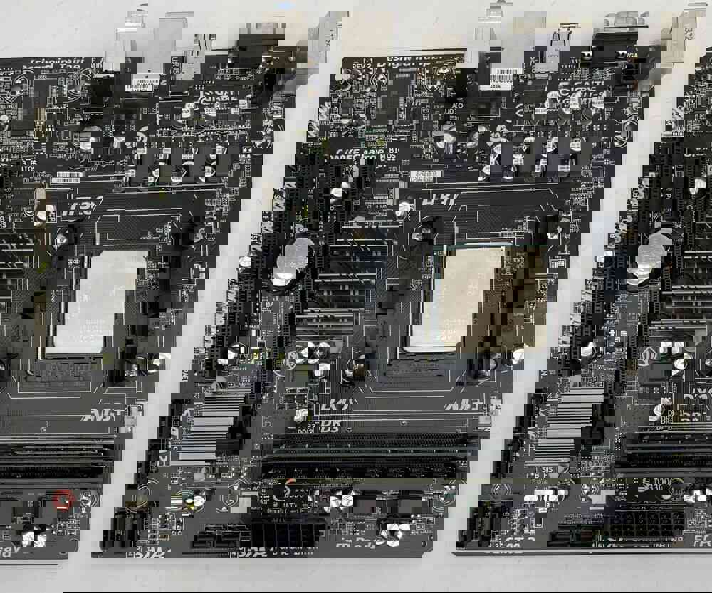 Gigabyte GA-78LMT-S2 Motherboard Bundle with AMD FX 3.8GHz CPU, 12GB DDR3 RAM