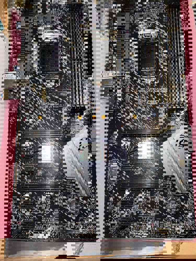 ASRock Z390 Phantom Gaming 4S/AC WiFi Motherboard for 8th/9th Gen Intel CPUs