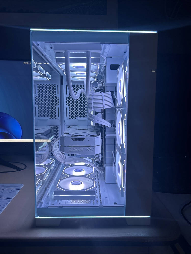 Gaming Beast: ROG White Edition with RTX 3070, Ryzen 5 7600X, ROG X870-A