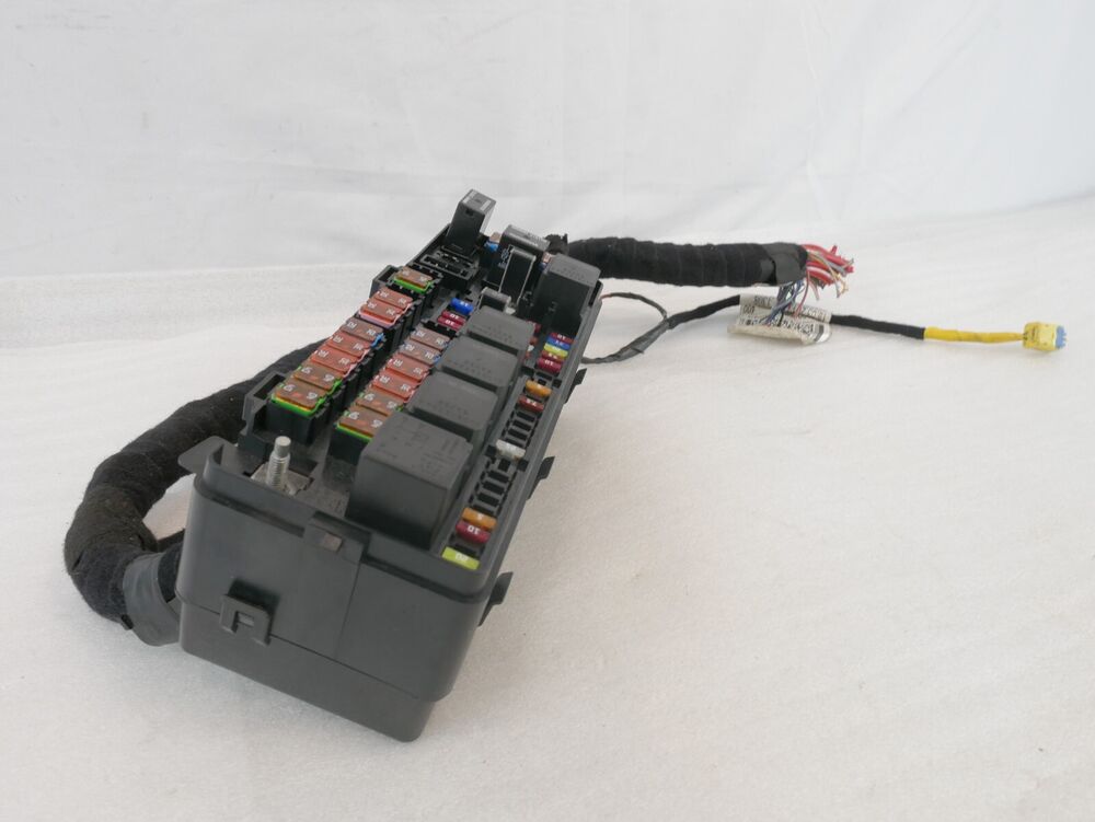 2014-2017 Maserati Ghibli S 3.0L V6 RWD OEM Rear Fuse Relay Box with Cover