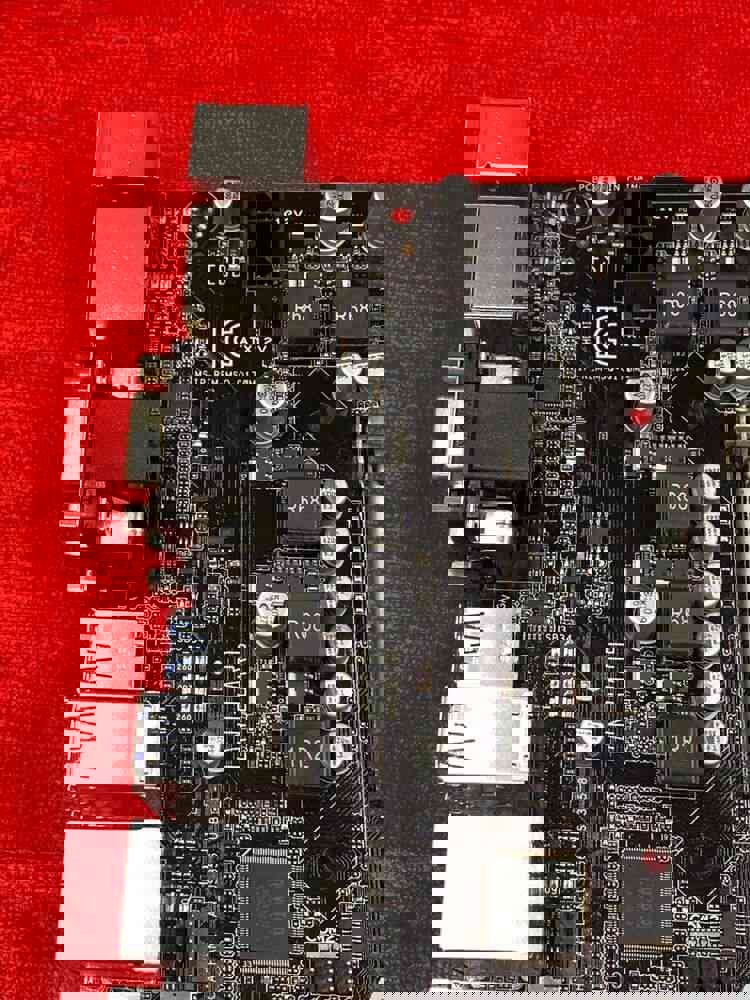 ASUS Q170M-C uATX Motherboard with Intel 7th/6th Gen Support