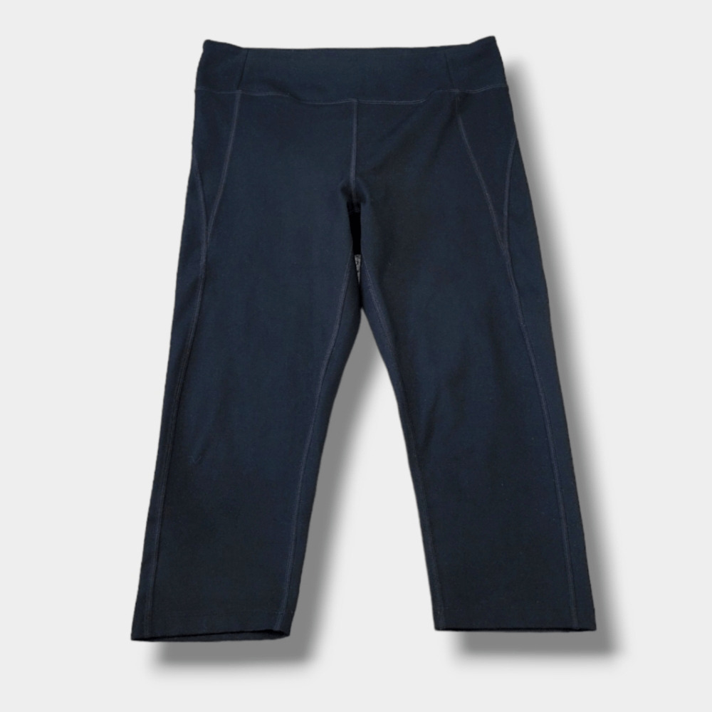 High-Waisted Compressive Capri Leggings in Black for Women