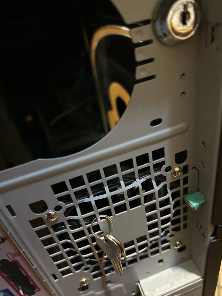 Sleek and Discreet Sleeper Computer Case