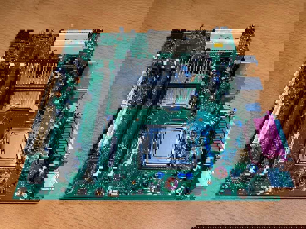 Intel D946GZIS Motherboard with Intel CPU and IO Shield - TESTED