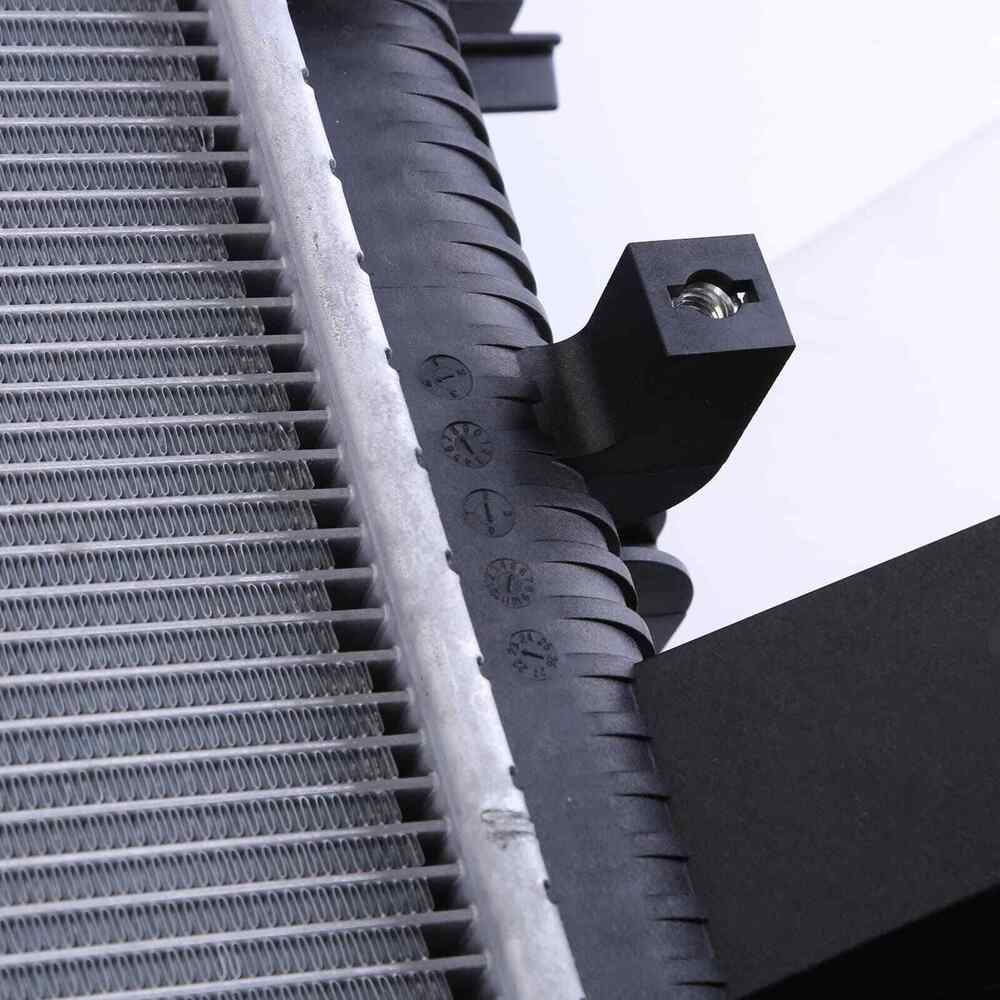 Direct Fit Radiator for 2019-2024 Ram 2500/3500/4500/5500 V8 6.4L