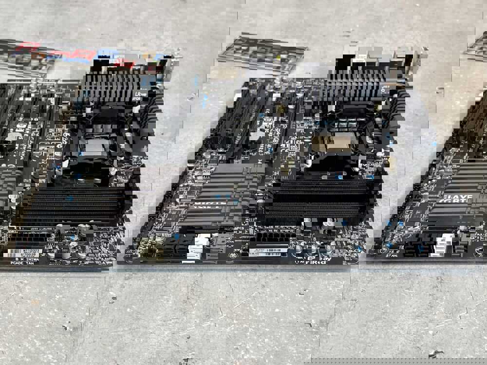 Gigabyte GA-Z68XP-UD4 Motherboard with i7-2600K Processor Bundle