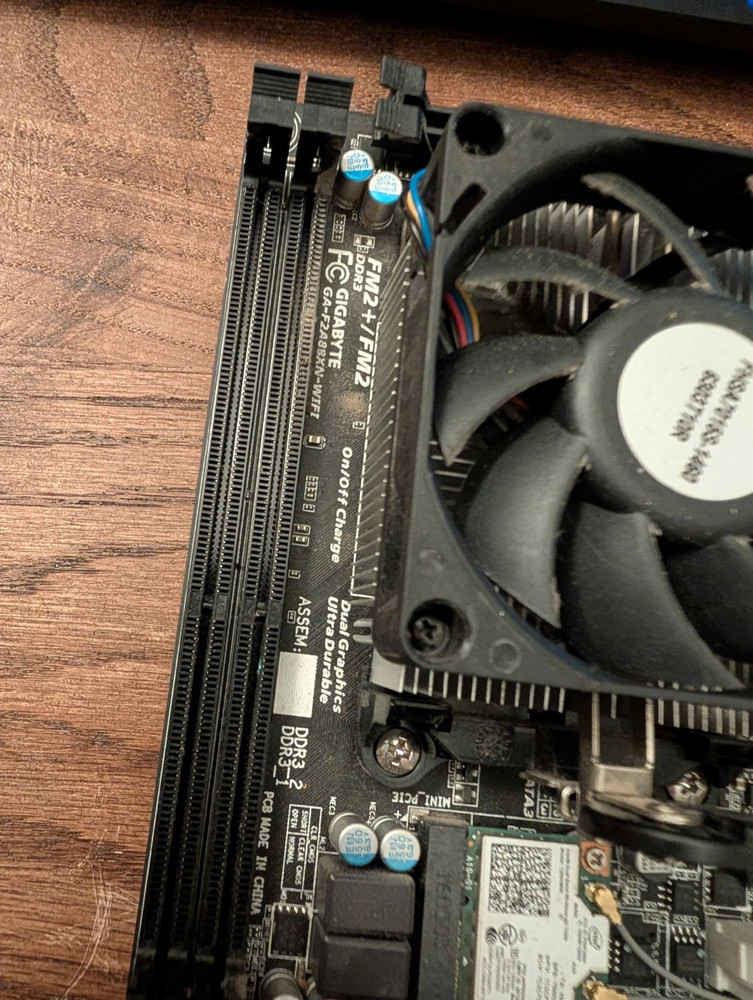 Gigabyte GA-F2A88XN-WIFI Motherboard with AMD A4 7300 APU