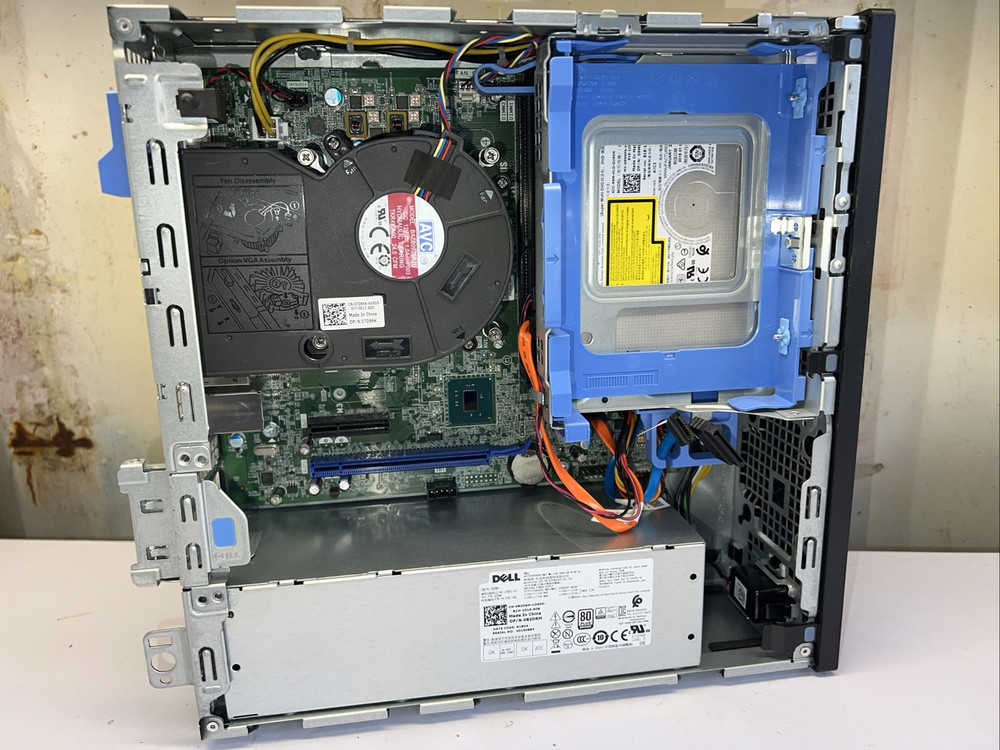 Dell Optiplex 7050 SFF Desktop with Intel i7-7700, 8GB RAM, 512GB SSD