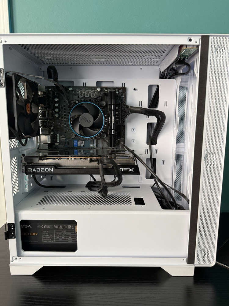 High-Performance Gaming PC - Intel Core i5 12400, AMD RX 6600