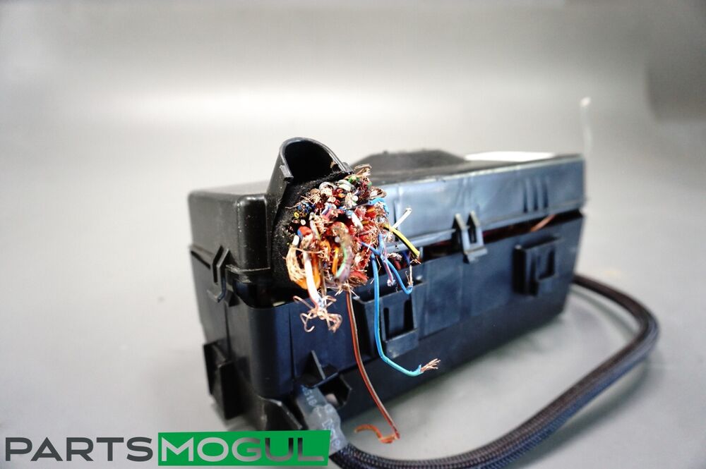 2014-2017 Maserati Ghibli S Rear Fuse Relay Box - OEM Quality