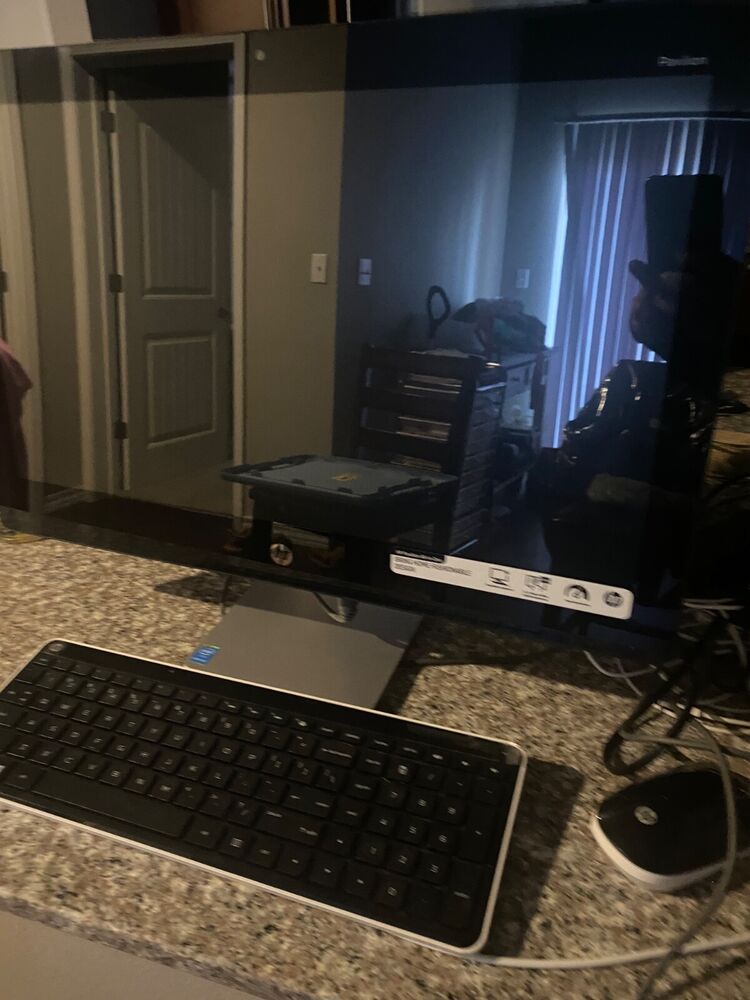 HP All-in-One Desktop Computer 22in a113 with 2.90 GHz, 4.00 GB RAM, Pen and Touch Support