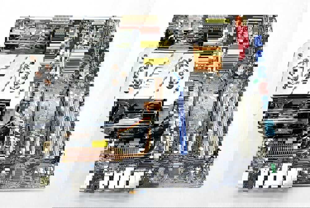 ASUS P5Q PRO TURBO Motherboard and Core2 Quad Q9650 3GHz CPU Bundle