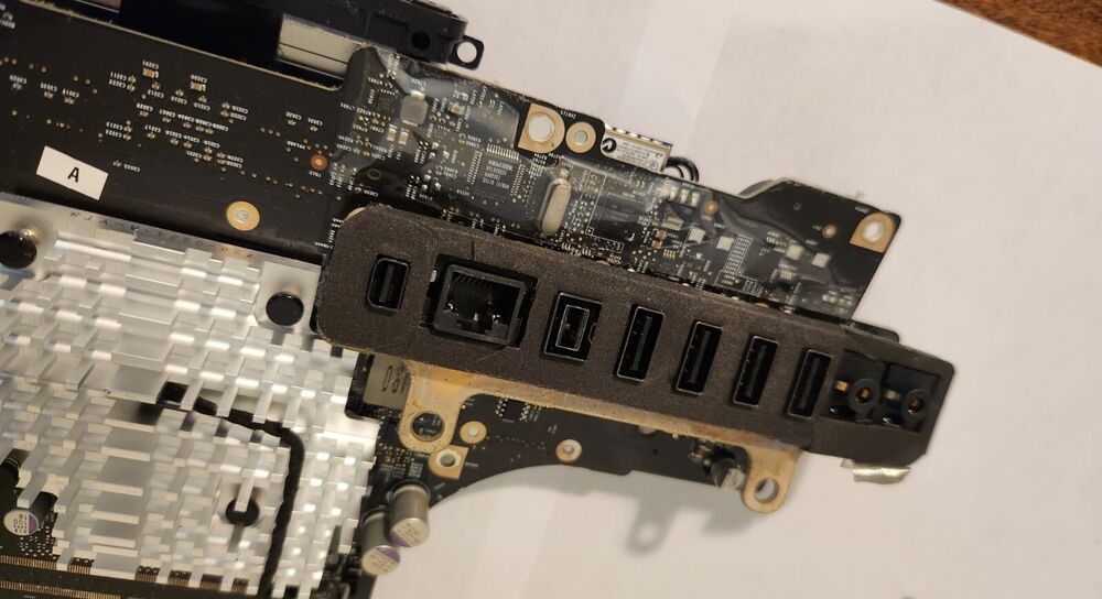 Apple iMac 20 A1224 Logic Board with CPU, IO Panel, Heatsink