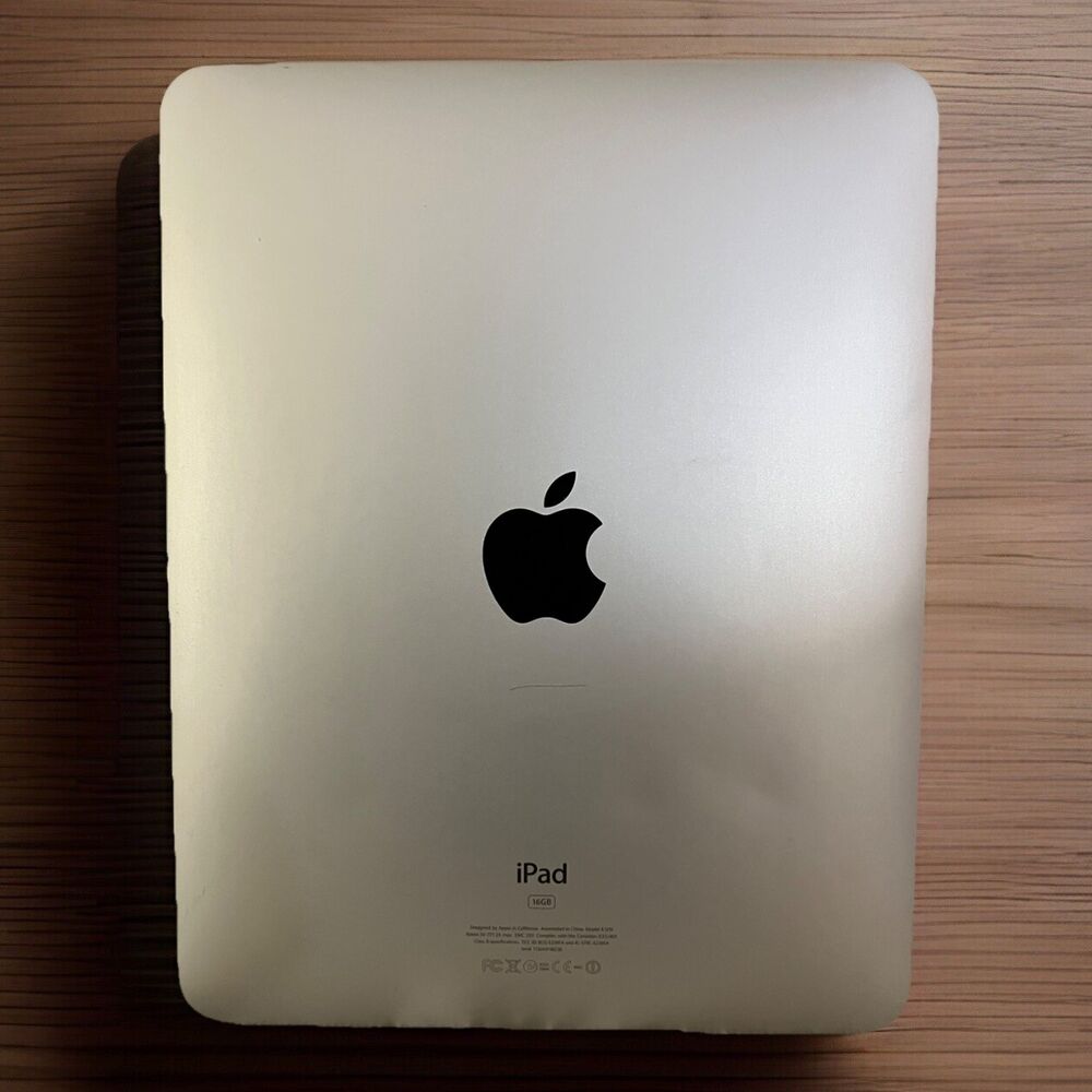 Apple iPad 1st Generation 9.7" 16GB Wi-Fi - Grade B+