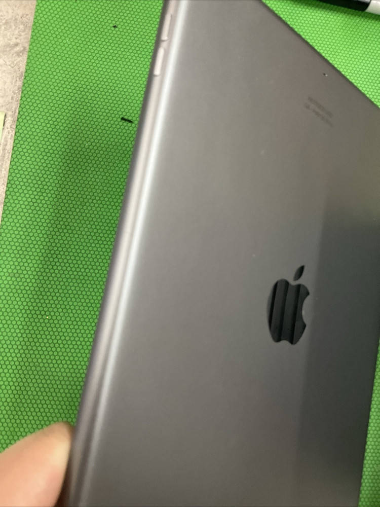 Apple iPad Air 16GB Wi-Fi 9.7-inch Tablet with iOS 12.5.7