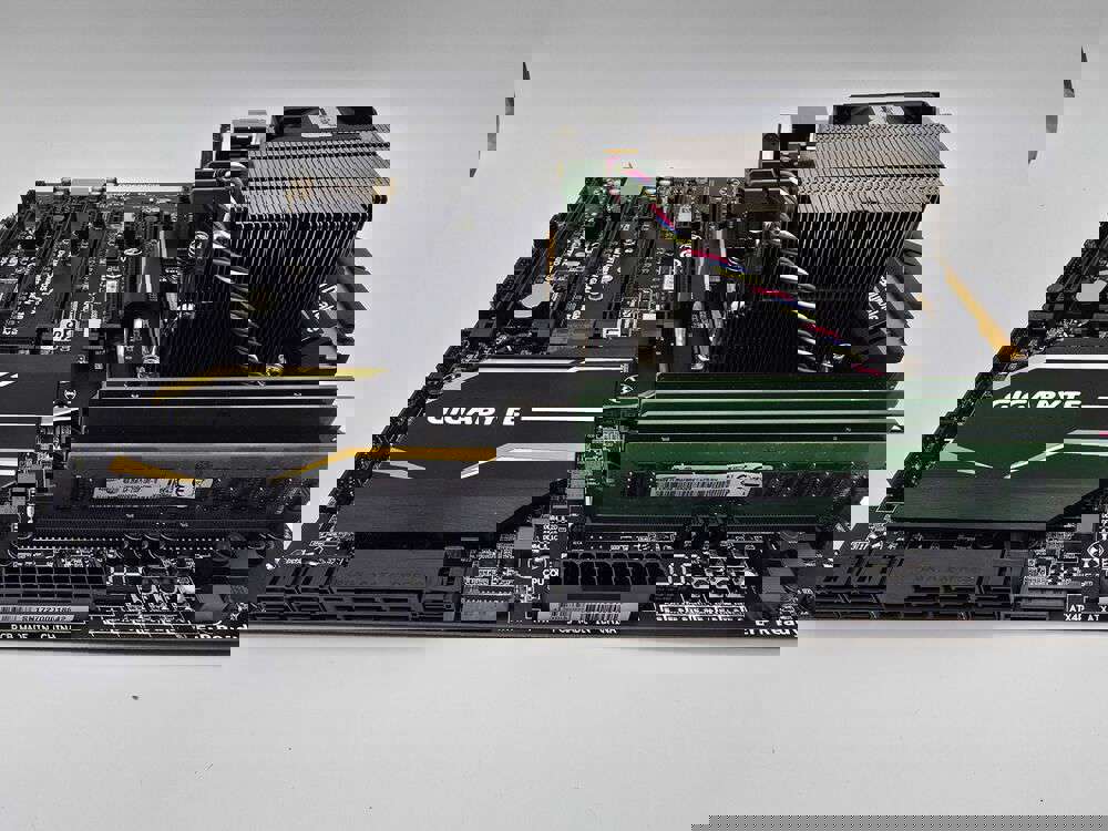 *FULLY LOADED* GIGABYTE GA-X99-UD5 WIFI Motherboard with 64GB RAM and Intel i7 5820k CPU