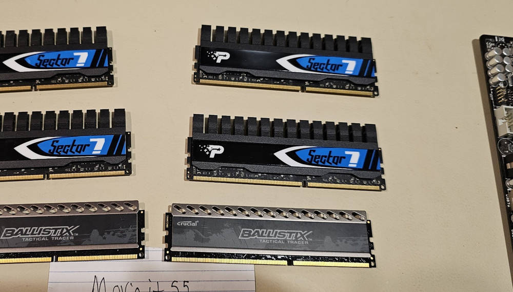 ASUS SABERTOOTH X58 R2.0/GEN3 AM3 Motherboard Bundle with 3 Intel CPUs
