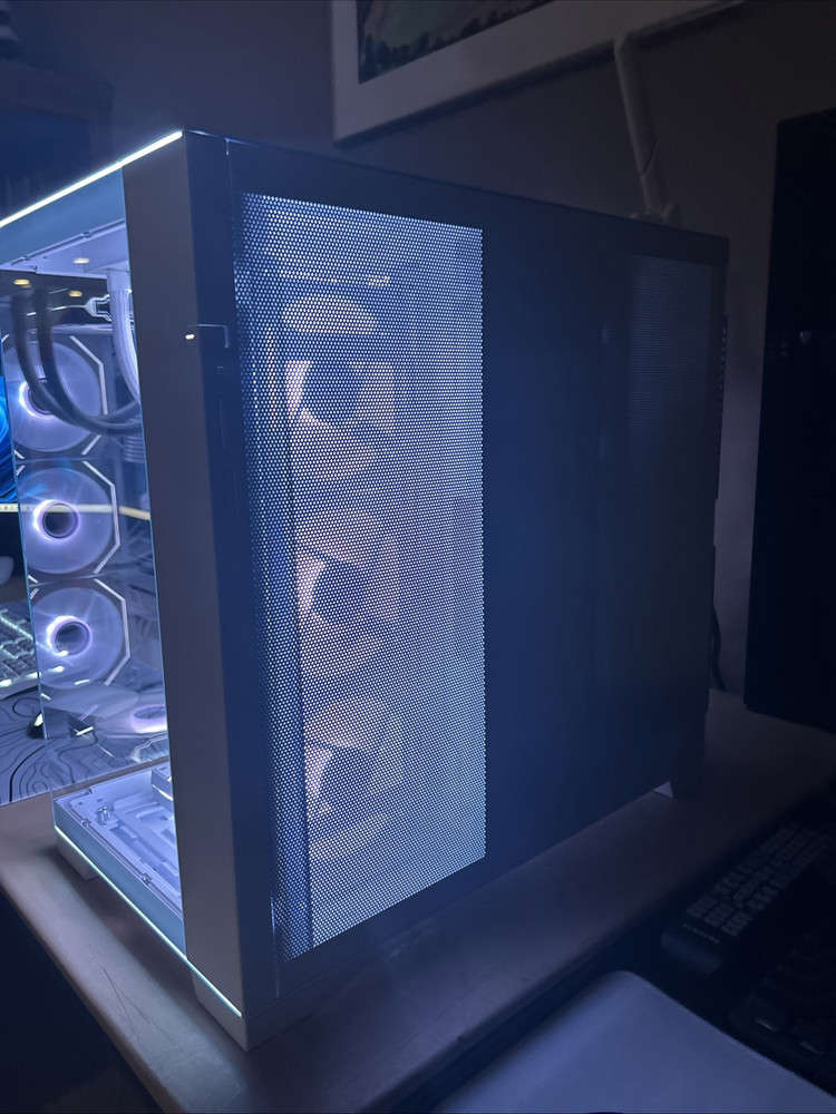 Gaming Beast: ROG White Edition with RTX 3070, Ryzen 5 7600X, ROG X870-A