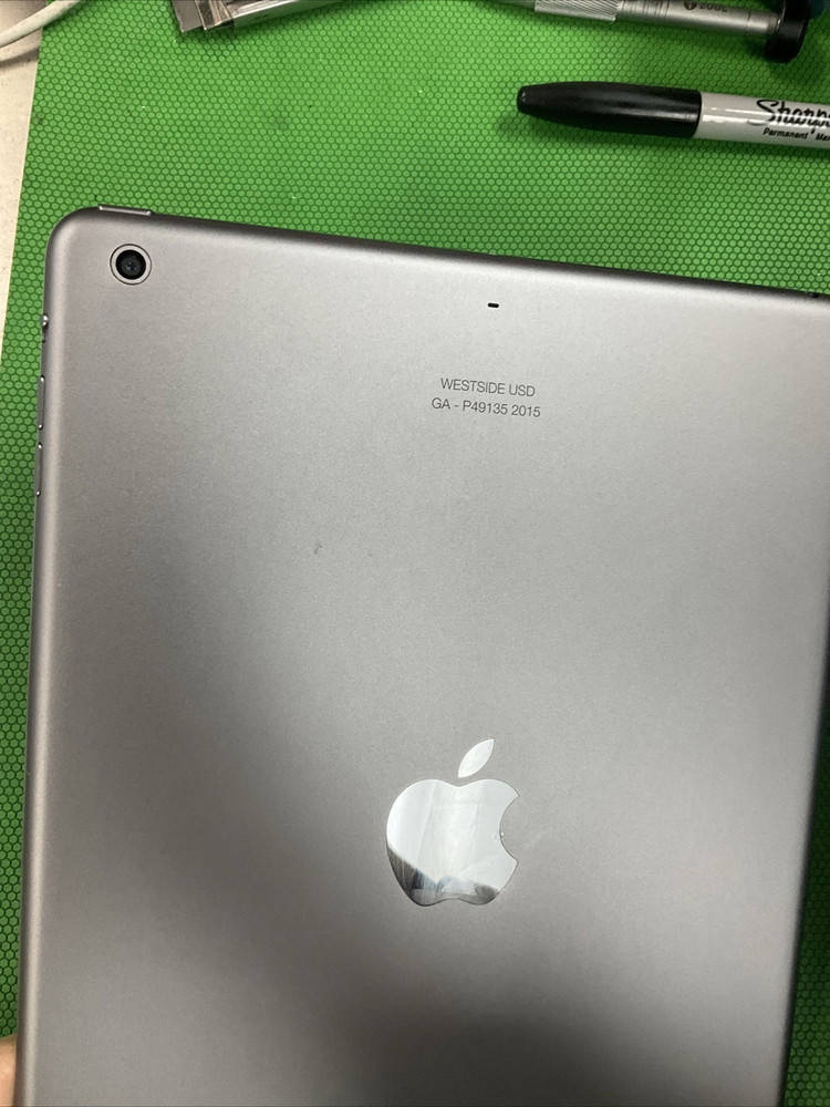 Apple iPad Air 16GB Wi-Fi 9.7-inch Tablet with iOS 12.5.7
