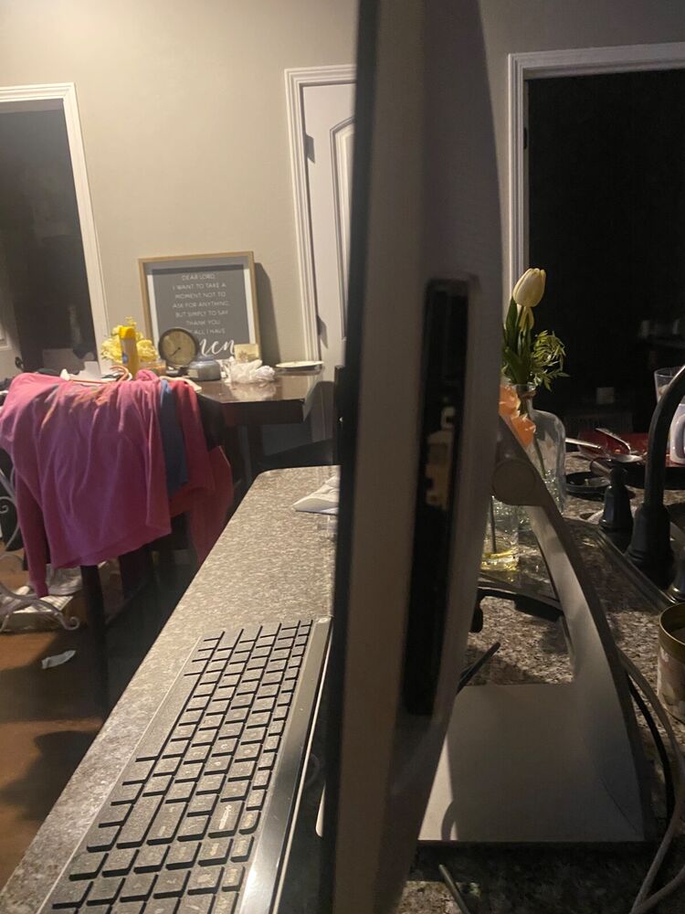 HP All-in-One Desktop Computer 22in a113 with 2.90 GHz, 4.00 GB RAM, Pen and Touch Support