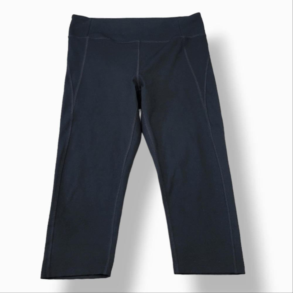 High-Waisted Compressive Capri Leggings in Black for Women