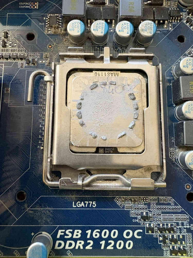 Gigabyte GA-EP45-DS3L ATX Motherboard with Intel E8400 CPU, 8GB DDR2 RAM and Cooler