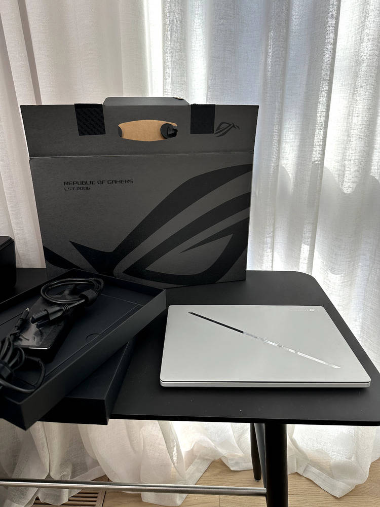2024 ASUS ROG Zephyrus G14 GA403U White Gaming Laptop