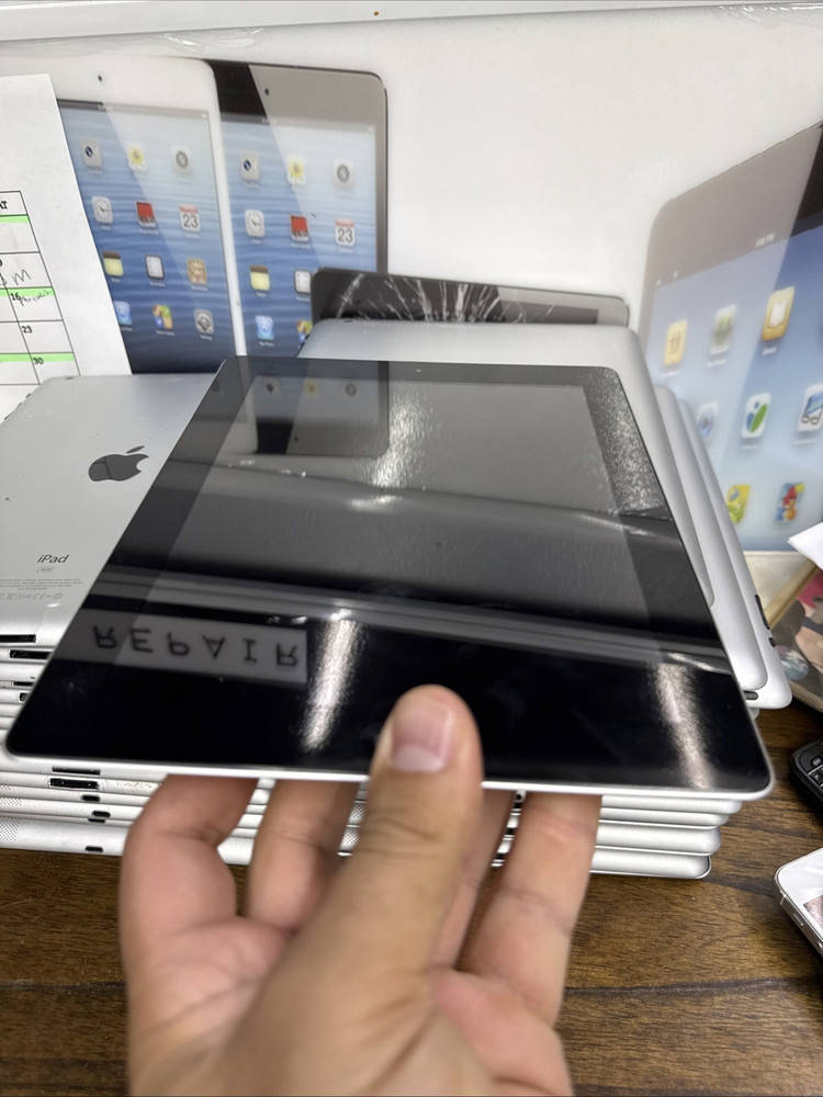 Apple iPad 16GB Model A1395 Classic - 10/10 Condition