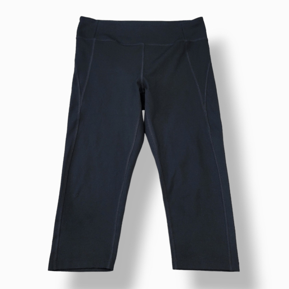High-Waisted Compressive Capri Leggings in Black for Women