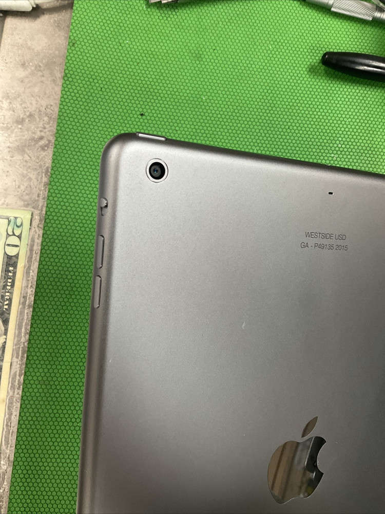 Apple iPad Air 16GB Wi-Fi 9.7-inch Tablet with iOS 12.5.7