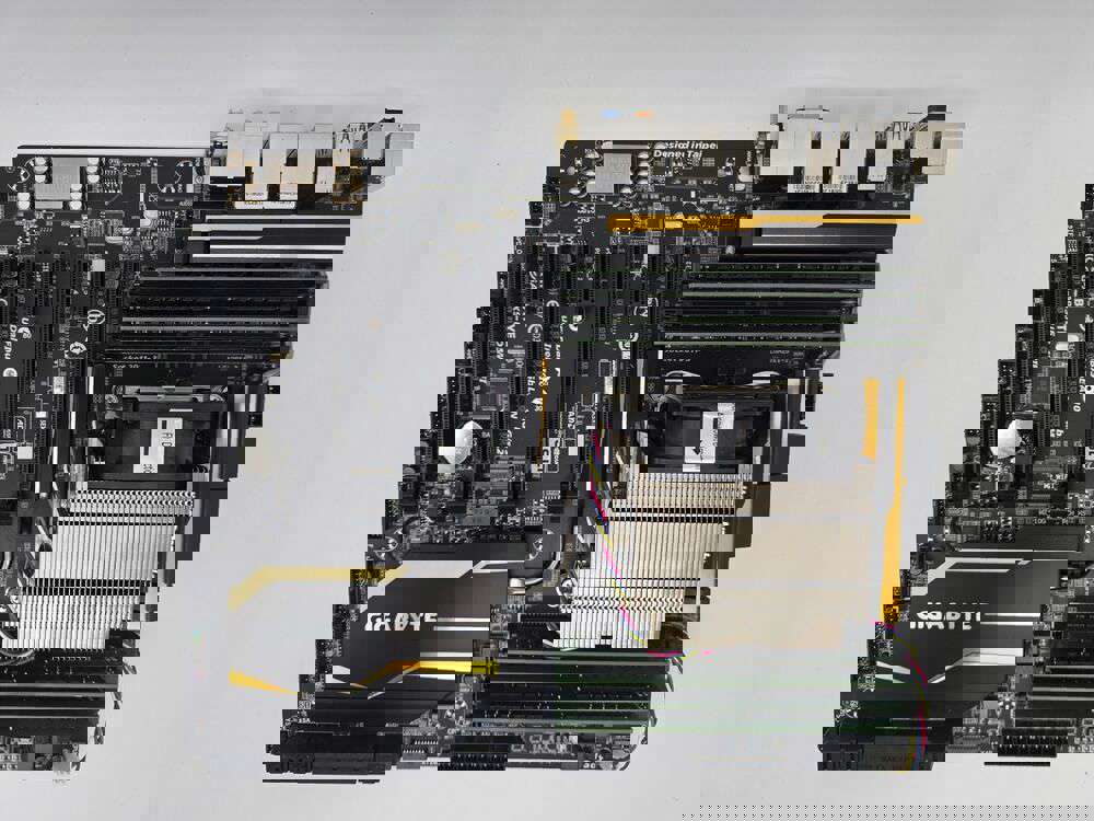 *FULLY LOADED* GIGABYTE GA-X99-UD5 WIFI Motherboard with 64GB RAM and Intel i7 5820k CPU