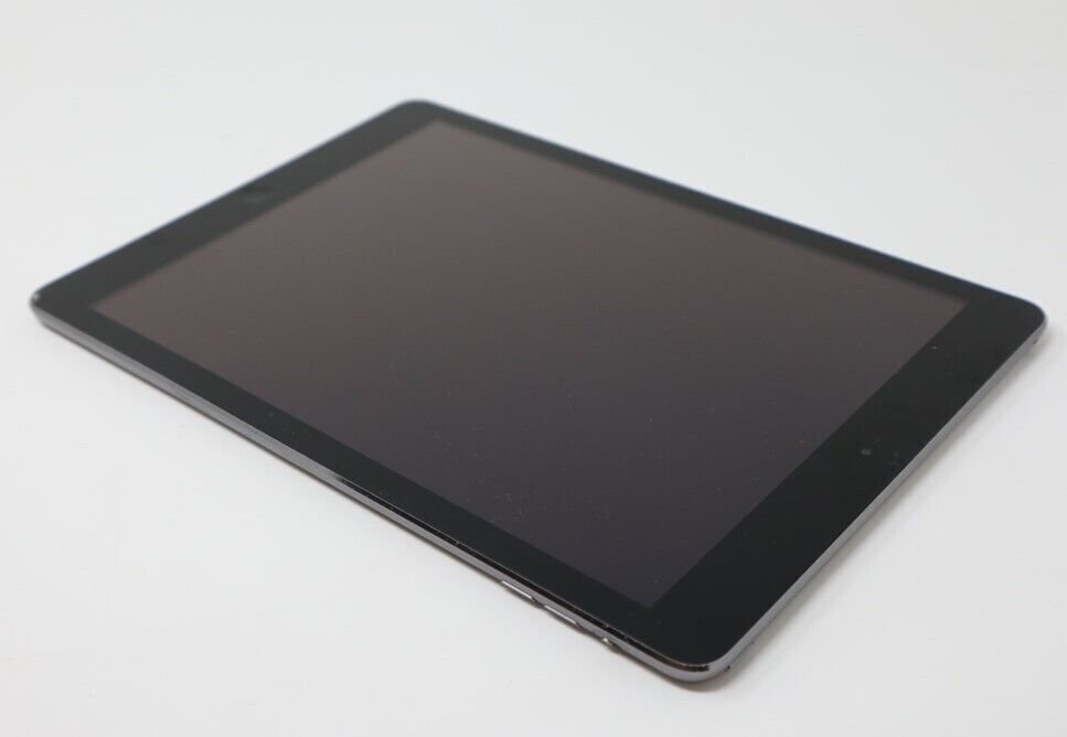 Apple iPad 5th Gen 2017 Model 9.7-inch Wi-Fi Tablet - 32GB/128GB - Grade C