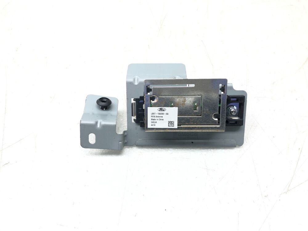 2020-2024 Ford Explorer Left Driver Rear PIFA Radio Antenna Amplifier Module OEM