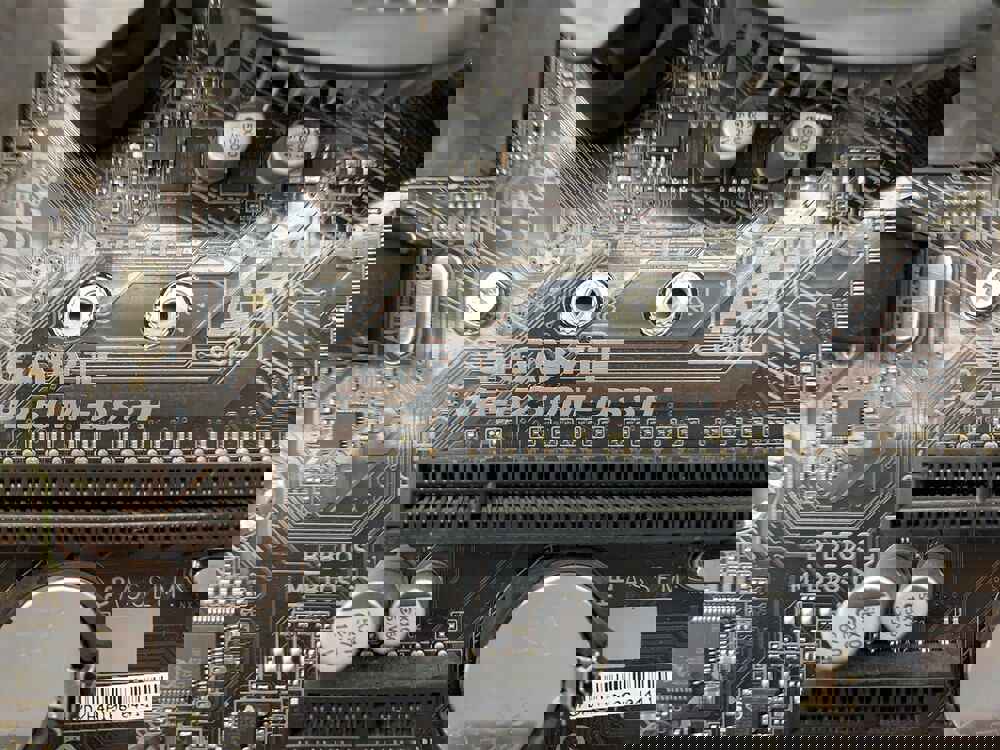 GIGABYTE GA-B250M-DS3H Motherboard with Intel i5-7600K CPU