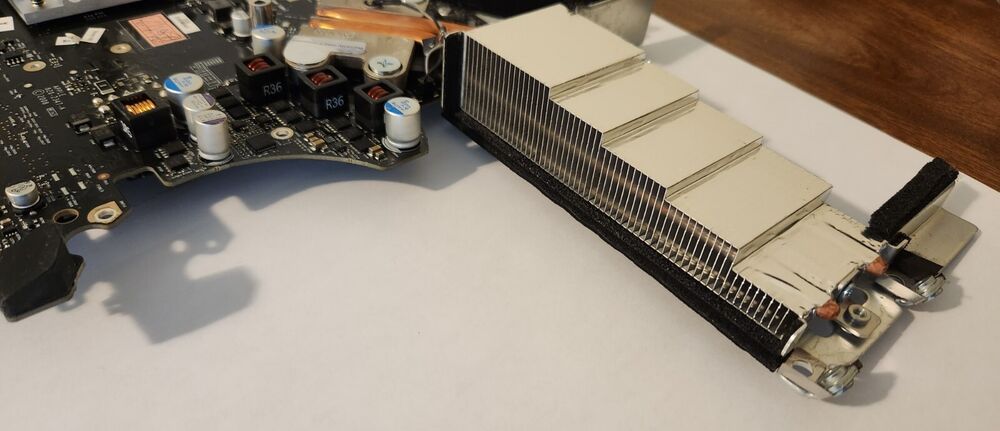Apple iMac 20 A1224 Logic Board with CPU, IO Panel, Heatsink