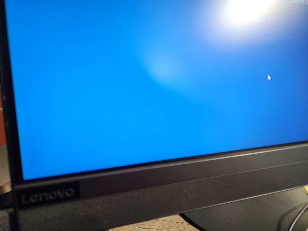 Lenovo Ideacentre AIO Desktop Computer F0D50000US with 1TB SSD and 4415U CPU