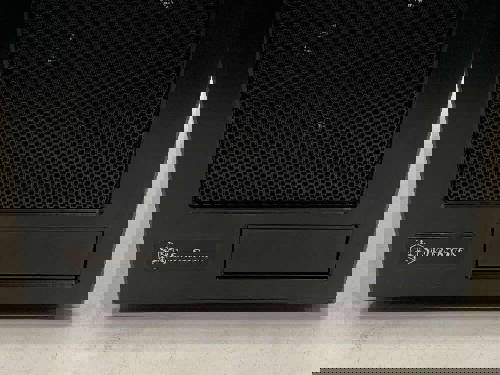 Silverstone TJ08B-E mATX Aluminum Inverse Computer Case with Scratch 5.25 Cover