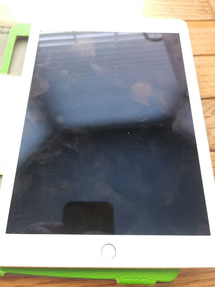 Apple iPad Air 2 64GB Wi-Fi Tablet - White/Silver (MGKM2LL/A) A1566