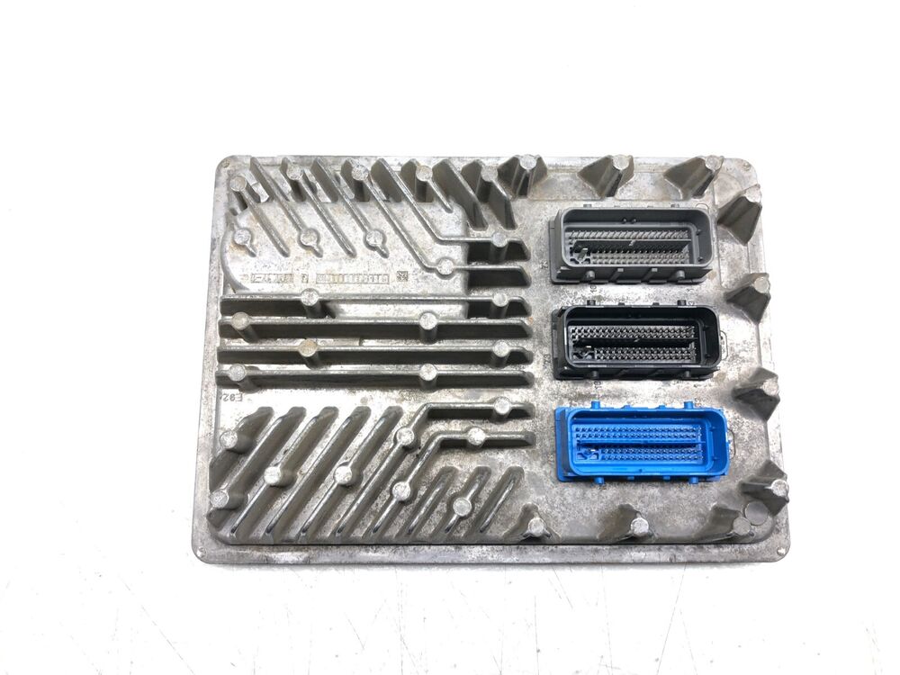 2015-2016 Chevrolet Suburban Engine Control Unit (ECU) with Key and Start Switch OEM