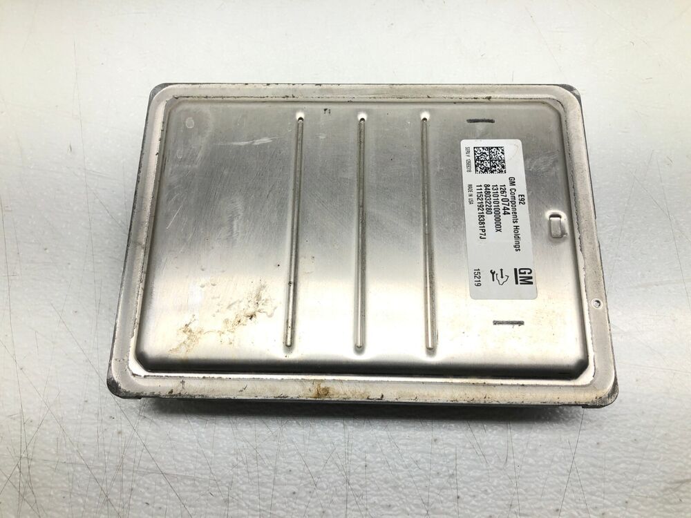 2015-2016 Chevrolet Suburban Engine Control Unit (ECU) with Key and Start Switch OEM