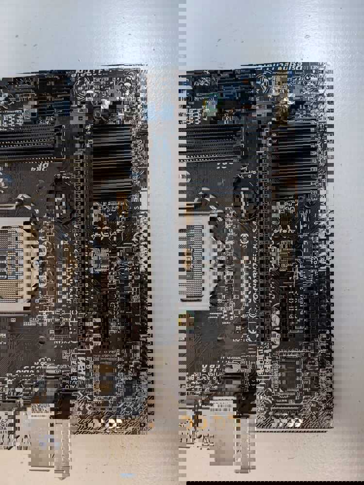 GIGABYTE GA-H110M-S2H-GSM LGA1151 Micro ATX Motherboard Bundle