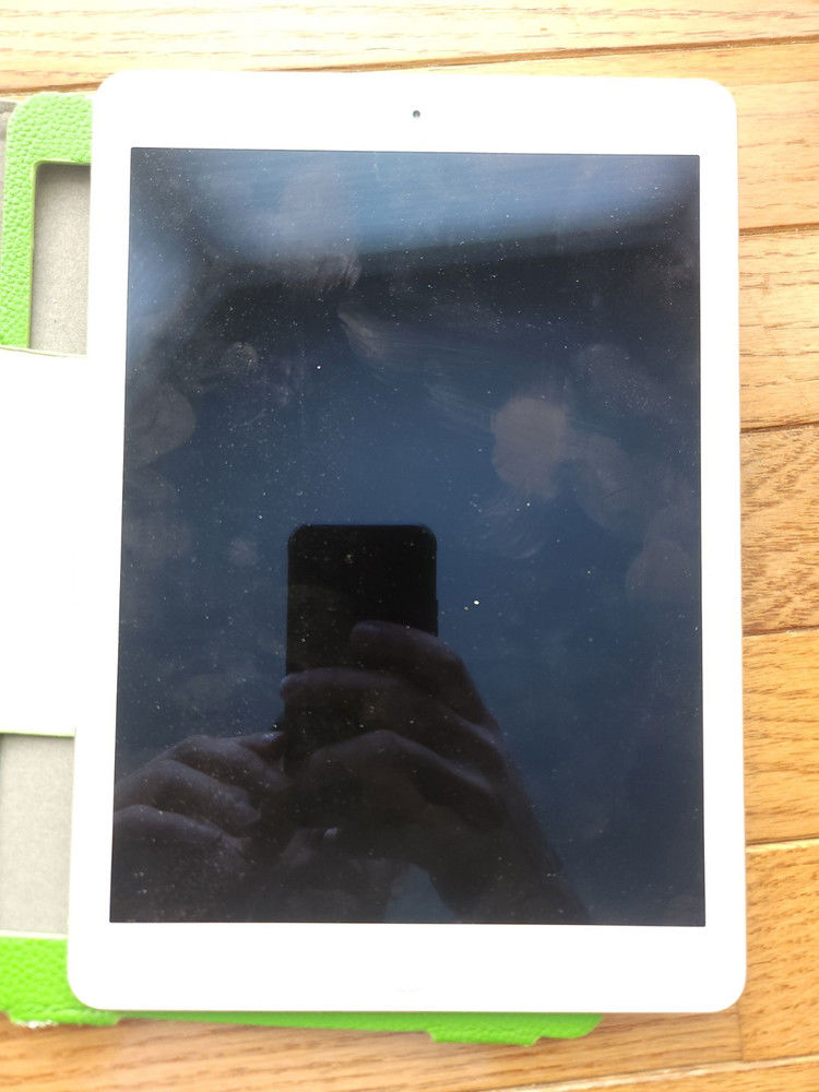 Apple iPad Air 2 64GB Wi-Fi Tablet - White/Silver (MGKM2LL/A) A1566