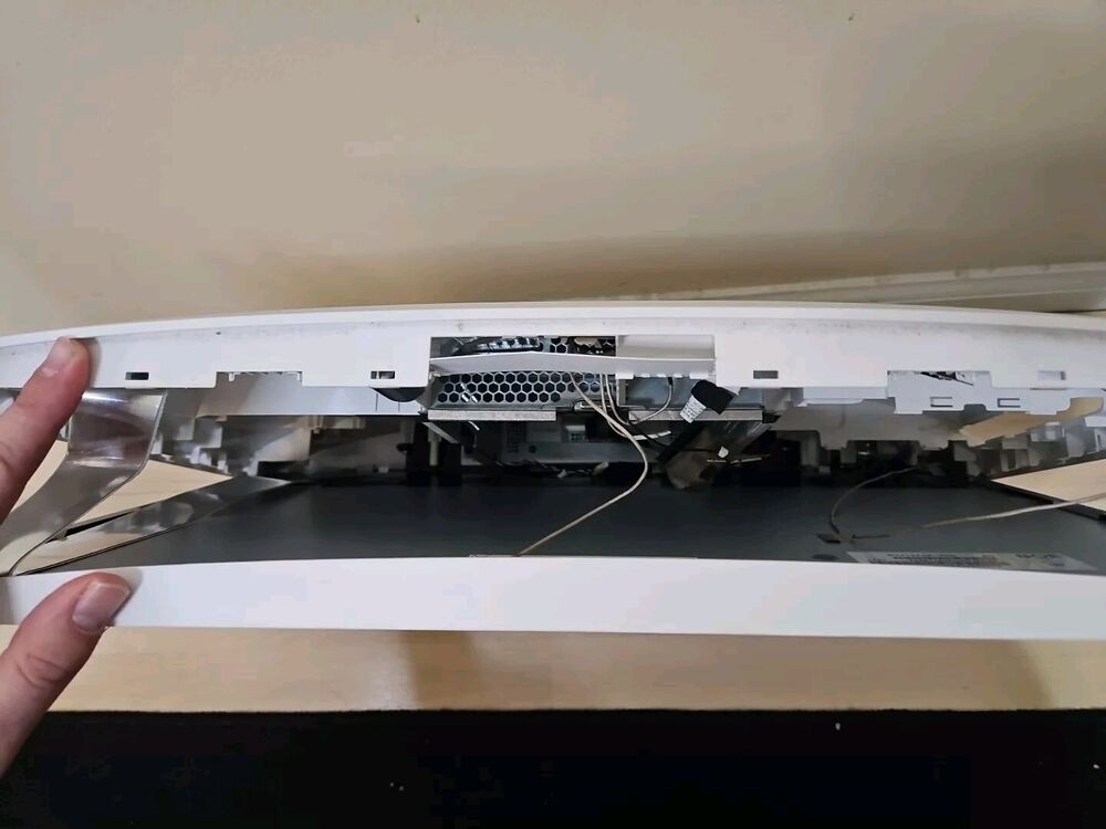 HP 22-b016 All-in-One Desktop Computer Screen and Back Panel