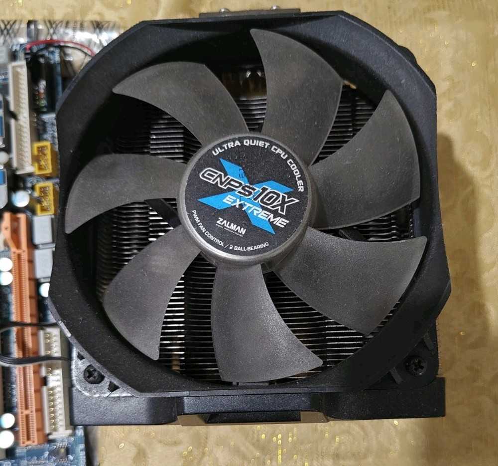 Gigabyte GA-EX58-Extreme Motherboard with LGA 1366 and Heat Sink