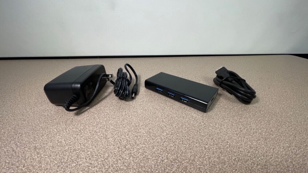 7-Port USB 3.0 Hub - Compact, Portable, Fast Data Transfer for PC and Laptops