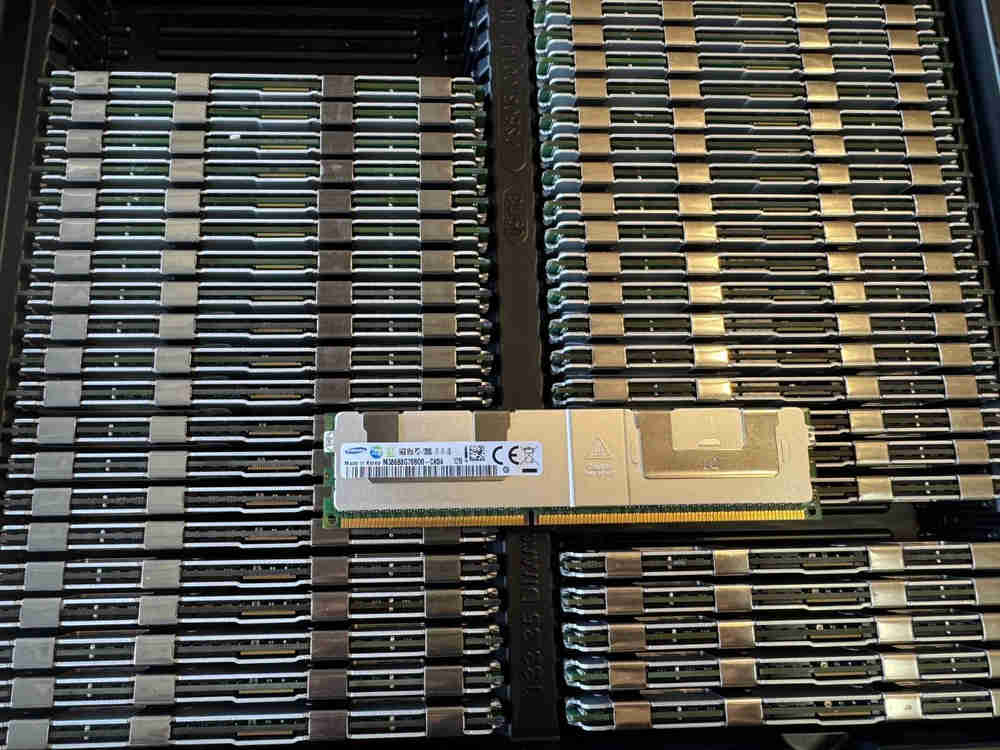 Samsung 64GB 8Rx4 PC3-12800L LRDIMM ECC DDR3-1600 Memory RAM