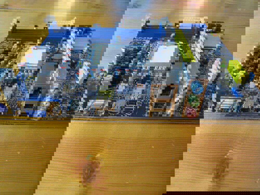 Foxconn H61MXE Intel H61 LGA1155 mATX DDR3 Motherboard