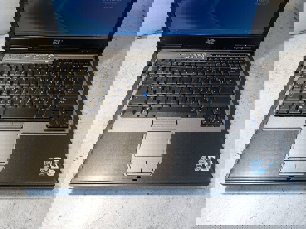 Dell D620 Laptop - 1.66GHz, 2GB RAM, Windows XP, WiFi, DVD Drive